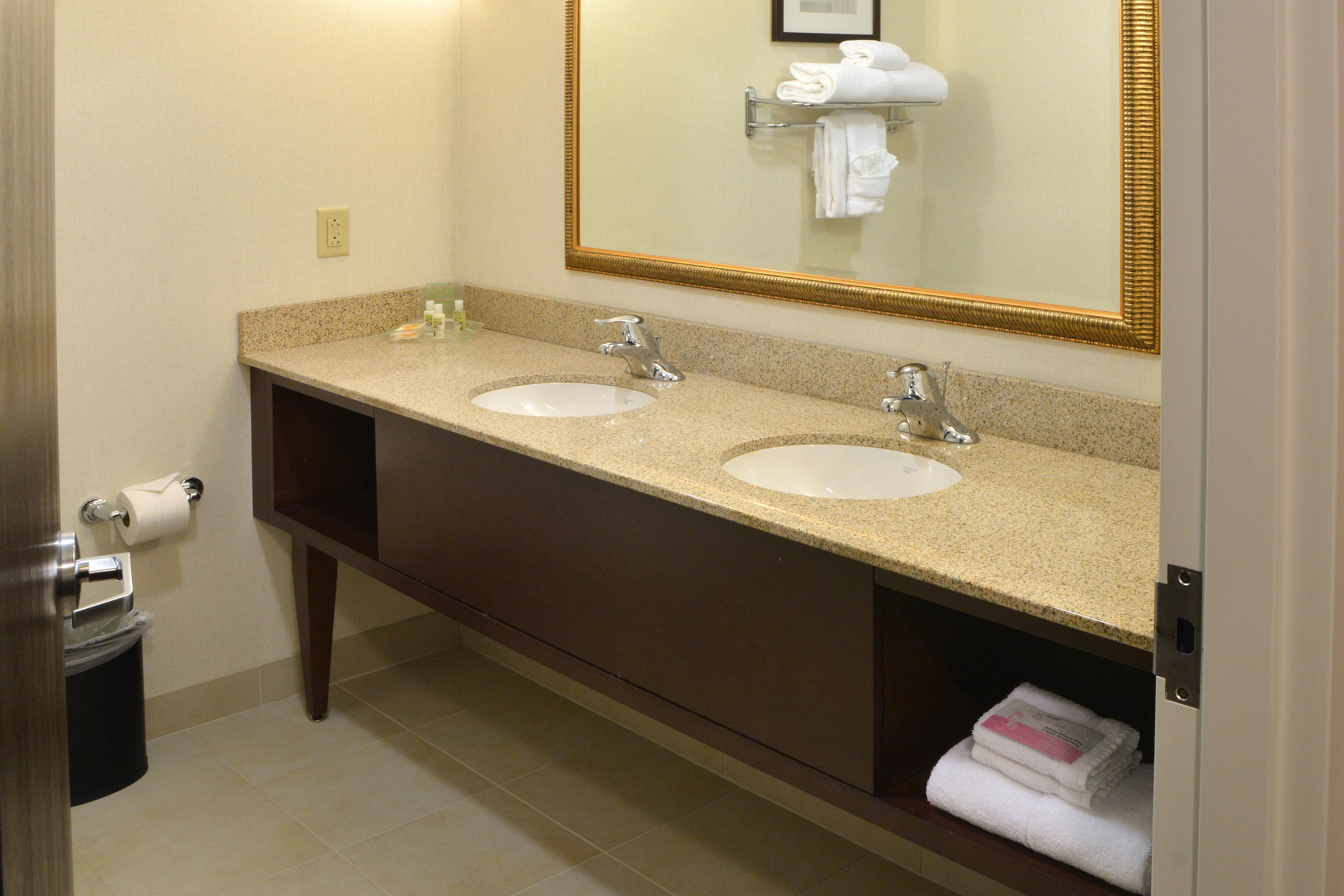 Canton-belden Village By Ihg 3*