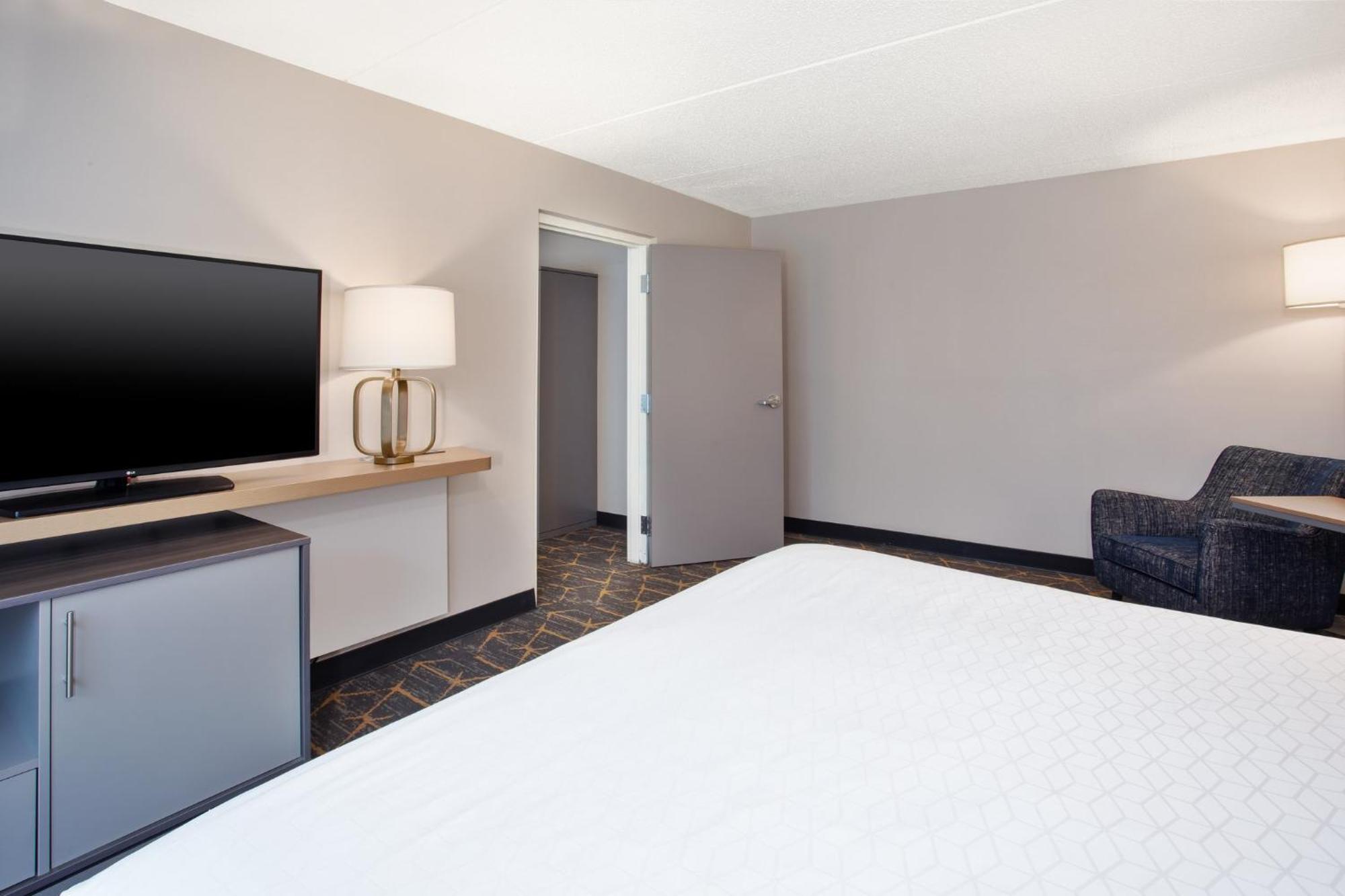 Canton-belden Village By Ihg Canton
