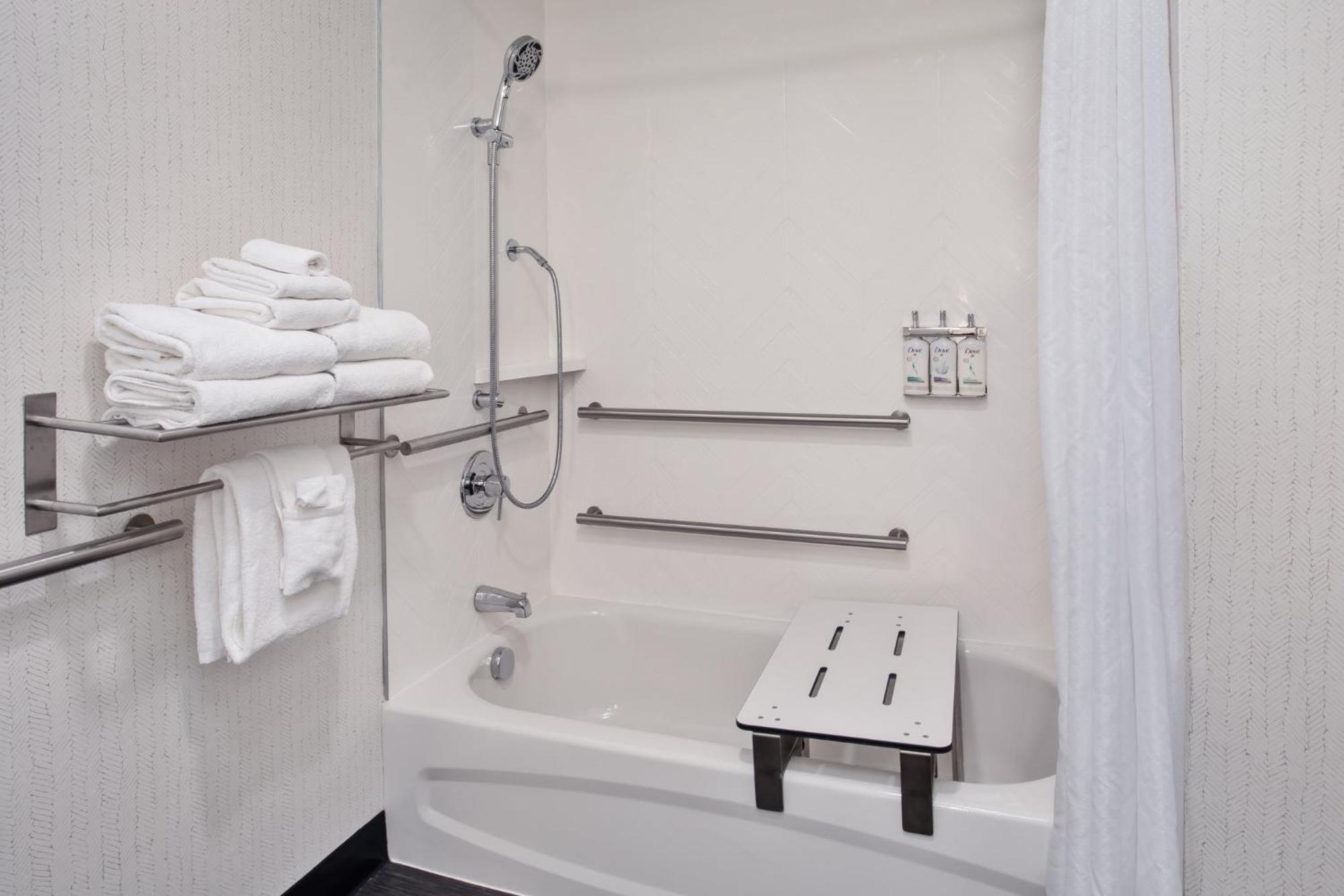 Canton-belden Village By Ihg 3* Canton