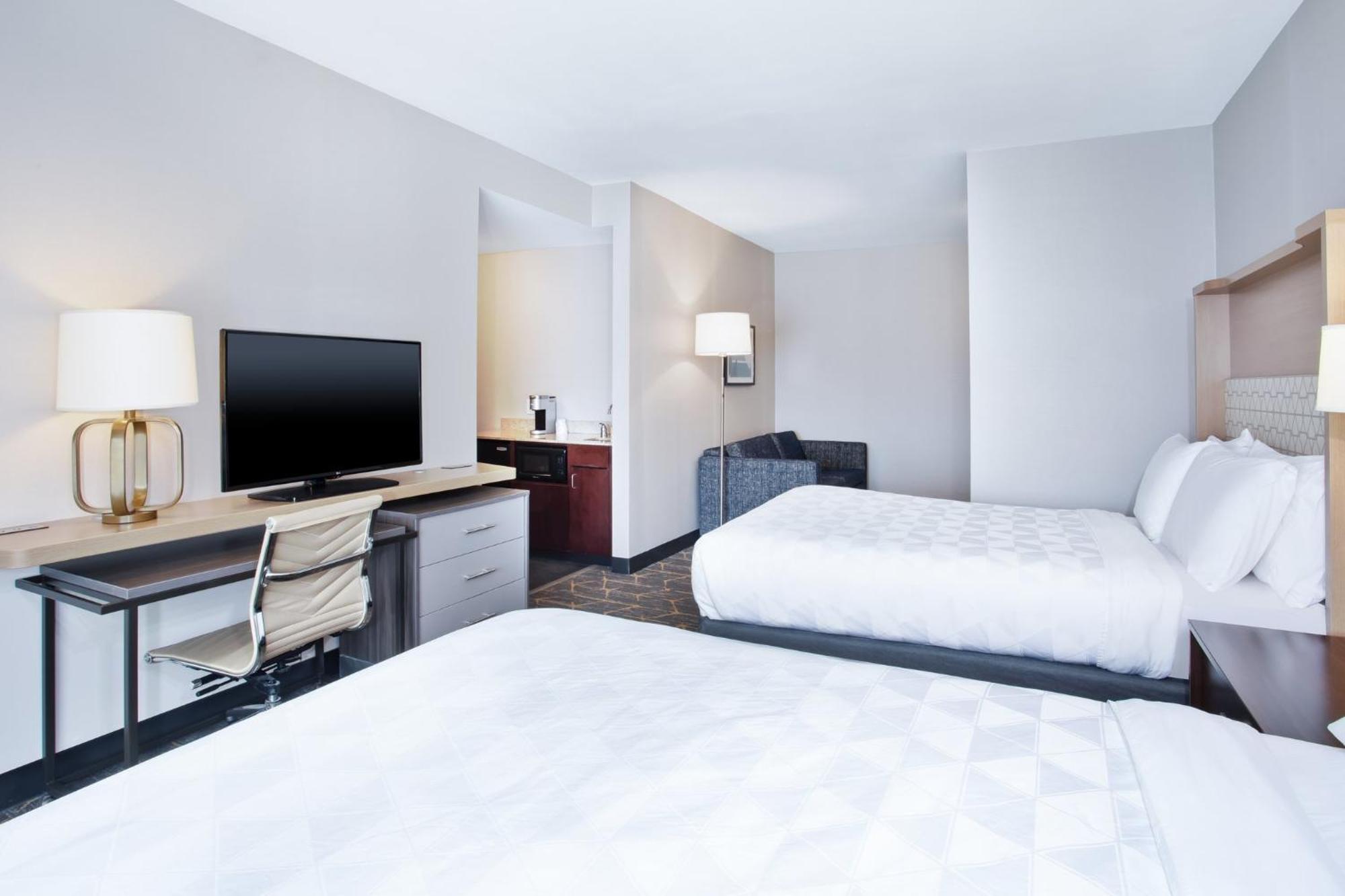 Canton-belden Village By Ihg Hotel 3*