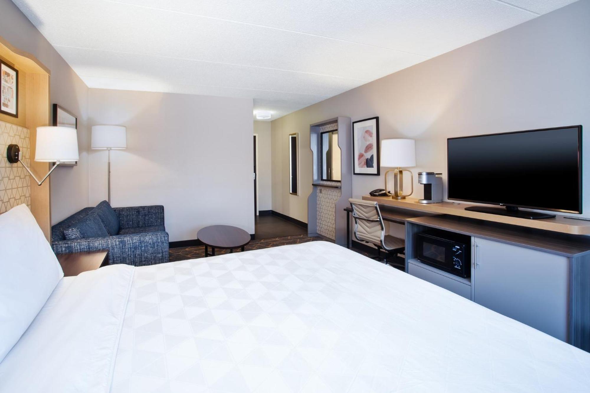Canton-belden Village By Ihg Hotel