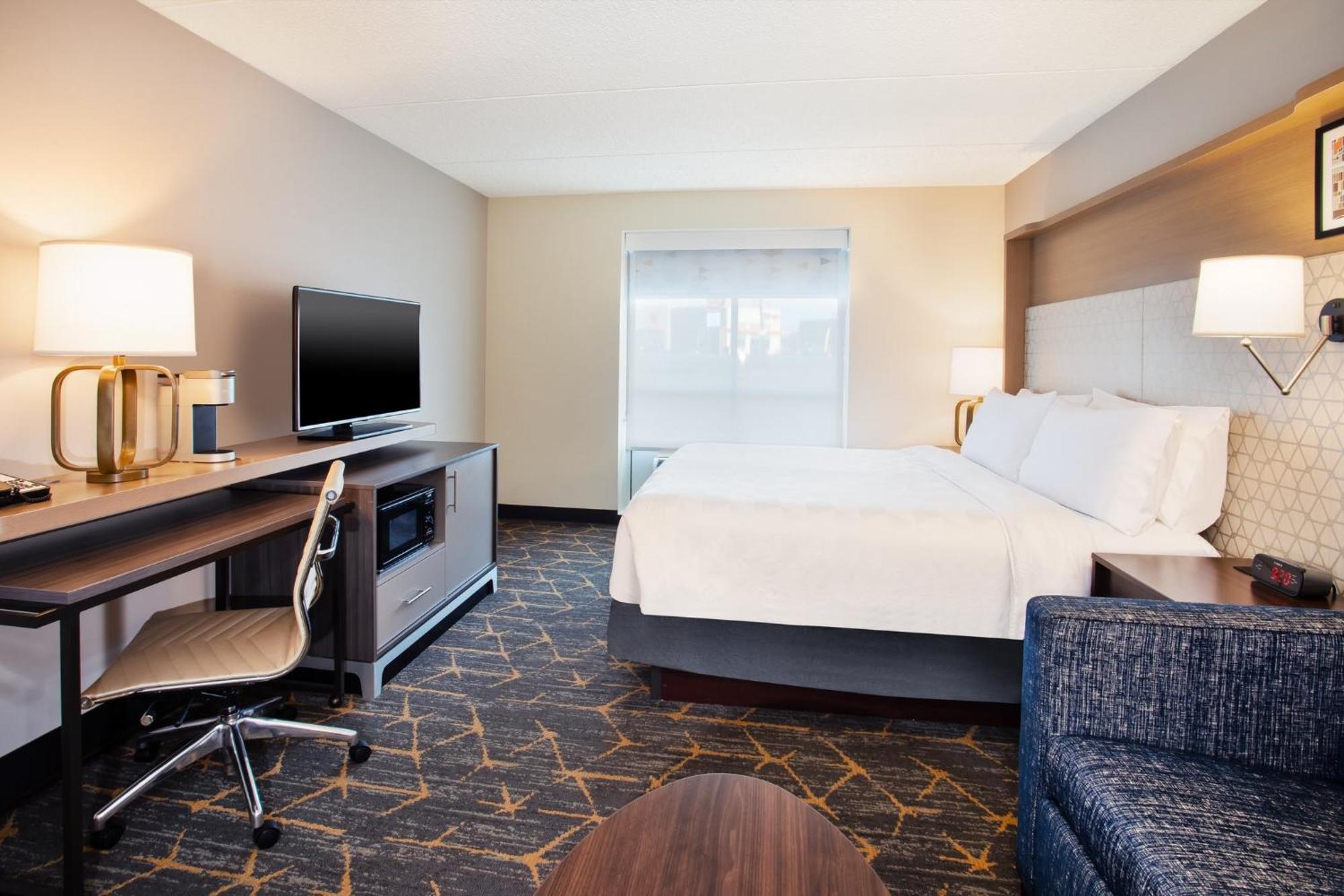 Canton-belden Village By Ihg Hotel 3*